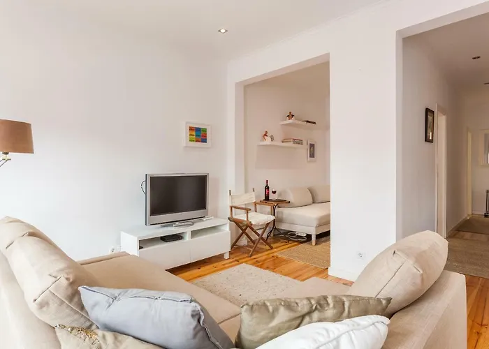 Altido Charming 1Br Apt With Workspace In Sao Bento