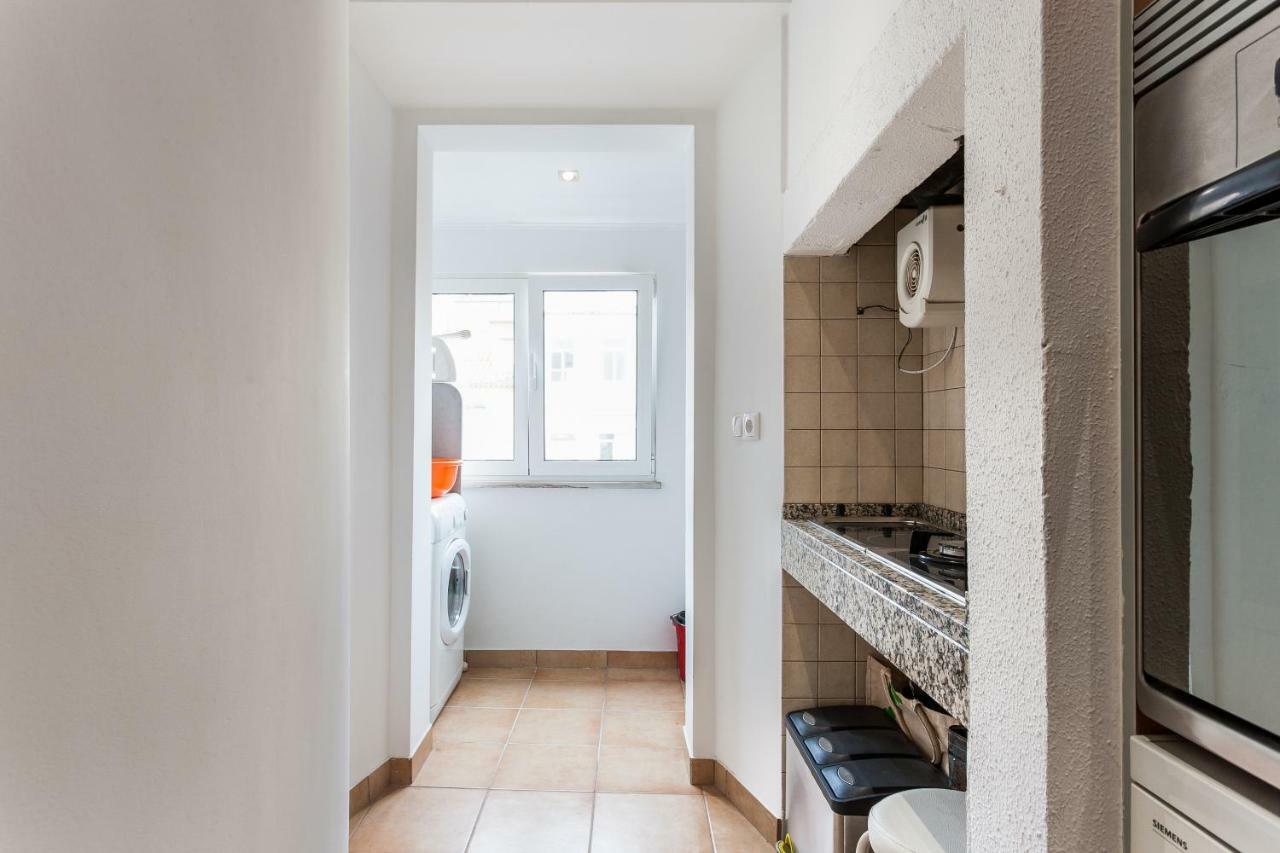 Altido Charming 1br Apt With Workspace In Sao Bento Appartement Lisboa